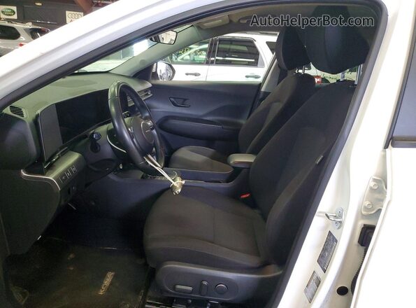 KM8HBCAB1RU058943 2024 HYUNDAI KONA White Vista interior delantera