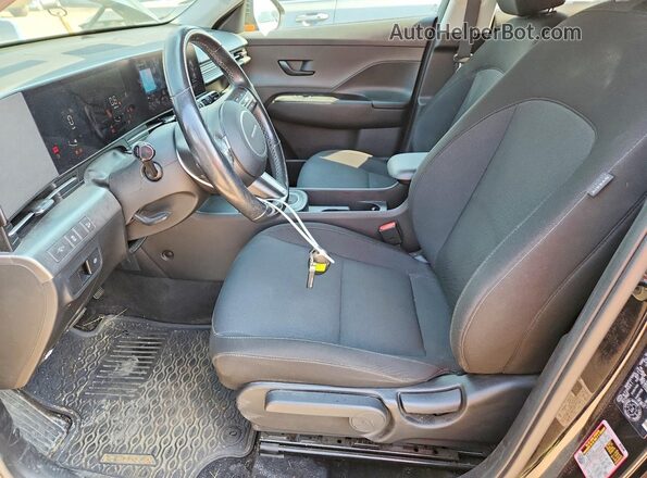 KM8HBCAB4RU064851 2024 HYUNDAI KONA Black Widok wnętrza z przodu