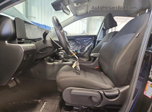 KM8HBCAB4RU155795 2024 HYUNDAI KONA Black Widok wnętrza z przodu