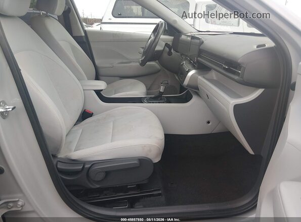 KM8HBCAB4RU180213 2024 HYUNDAI KONA Gray Widok wnętrza z przodu
