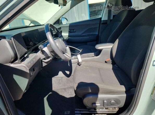 KM8HBCAB5RU059822 2024 HYUNDAI KONA Green Widok wnętrza z przodu