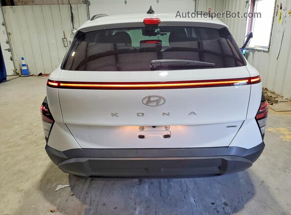 KM8HBCAB7SU342390 2025 HYUNDAI KONA White Widok z tyłu