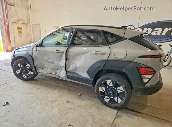 KM8HBCAB8RU152463 2024 HYUNDAI KONA Silver Tył lewy