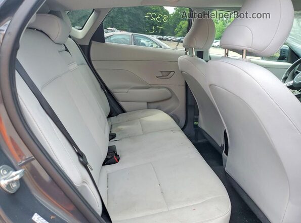 KM8HBCABXRU074106 2024 HYUNDAI KONA Gray Rear interior view