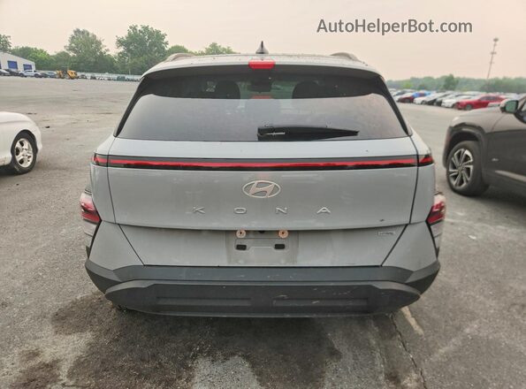 KM8HBCABXSU272576 2025 HYUNDAI KONA Silver Widok z tyłu
