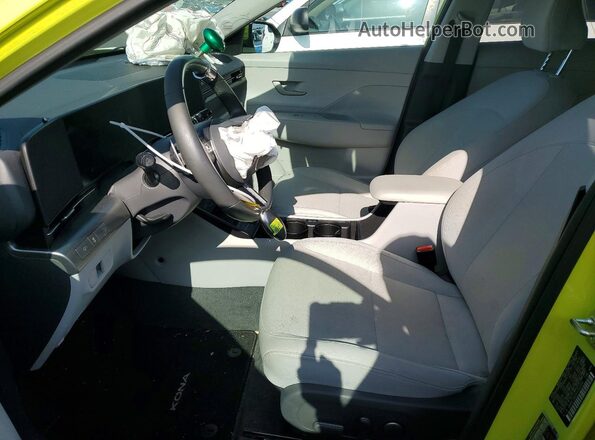 KM8HC3AB3RU052493 2024 HYUNDAI KONA Зеленый Вид салона спереди