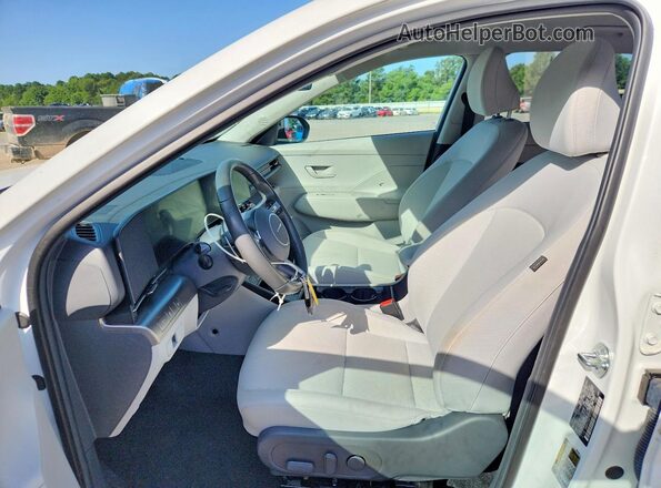 KM8HC3AB7SU312433 2025 HYUNDAI KONA White წინა სალონის ხედი