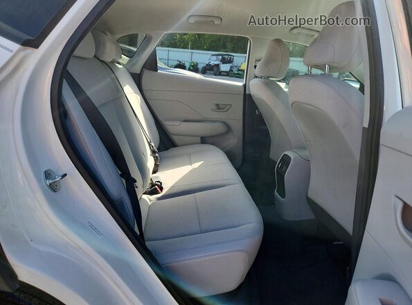 KM8HC3AB7SU312433 2025 HYUNDAI KONA White უკანა სალონის ხედი