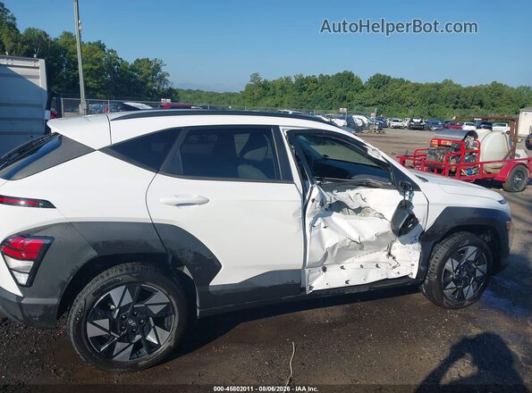 KM8HCCAB3RU054521 2024 HYUNDAI KONA White Vista interior trasera