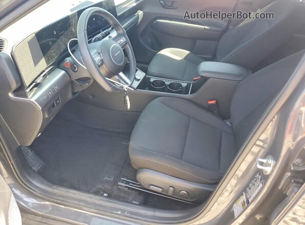 KM8HCCAB9RU074577 2024 HYUNDAI KONA Серый Вид салона спереди