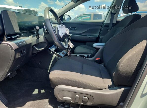 KM8HCCAB9SU233863 2025 HYUNDAI KONA Зеленый Вид салона спереди