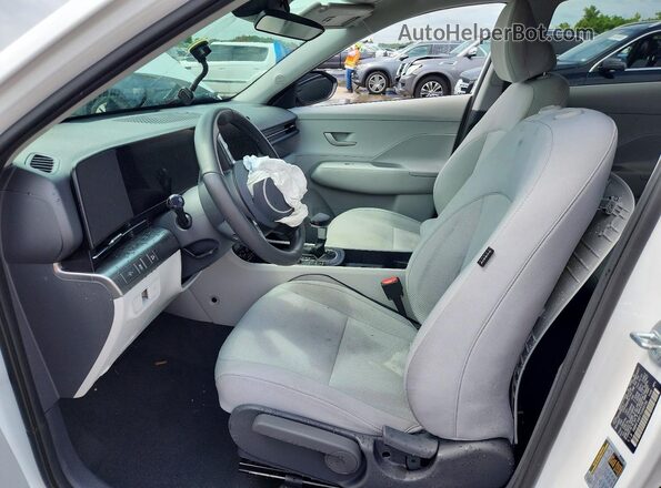 KM8HF3AB1TU369736 2026 HYUNDAI KONA White Вид салону спереду