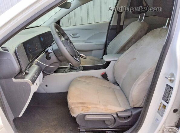 KM8HF3AB7TU385844 2026 HYUNDAI KONA Белый Вид салона спереди