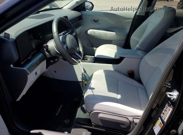 KM8HF3AB8TU370043 2026 HYUNDAI KONA Black Вид салону спереду