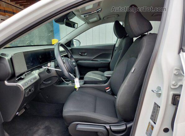 KM8HF3AB8TU423713 2026 HYUNDAI KONA White წინა სალონის ხედი