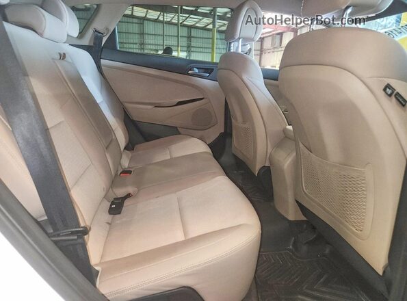 KM8J23A44HU333058 2017 HYUNDAI TUCSON White Սալոնի հետևի տեսք