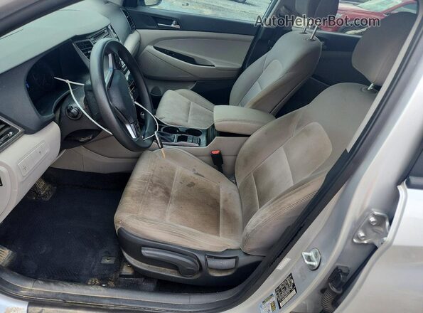KM8J23A44HU521207 2017 HYUNDAI TUCSON Серебряный Вид салона спереди