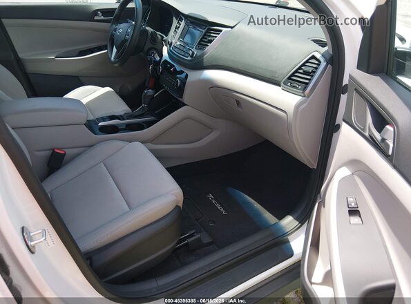 KM8J23A44JU659870 2018 HYUNDAI TUCSON White Vista interior delantera