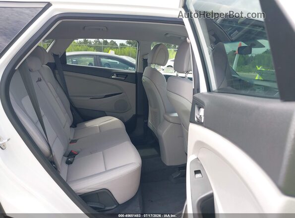 KM8J23A44JU689449 2018 HYUNDAI TUCSON White Widok naklejki z numerem VIN
