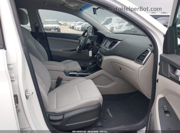 KM8J2CA41JU664640 2018 HYUNDAI TUCSON White Front interior view