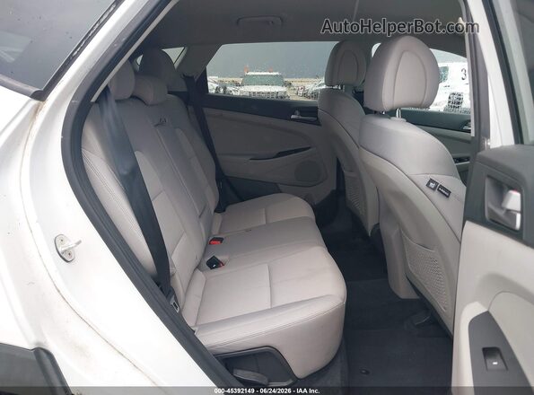 KM8J2CA41JU664640 2018 HYUNDAI TUCSON White VIN sticker view