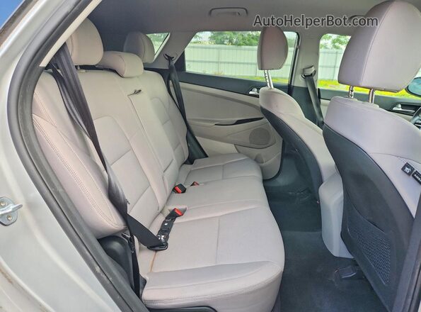 KM8J2CA44KU063532 2019 HYUNDAI TUCSON Silver Widok wnętrza z tyłu