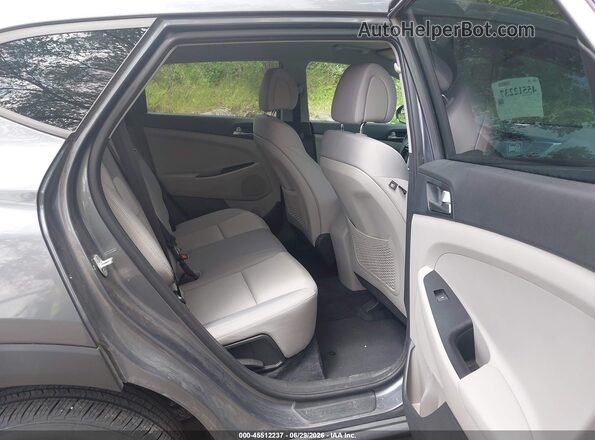 KM8J2CA47JU654811 2018 HYUNDAI TUCSON Gray Widok naklejki z numerem VIN