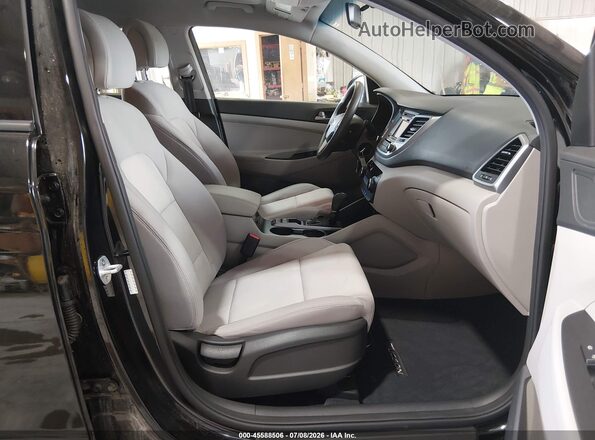 KM8J2CA4XJU656200 2018 HYUNDAI TUCSON Black წინა სალონის ხედი
