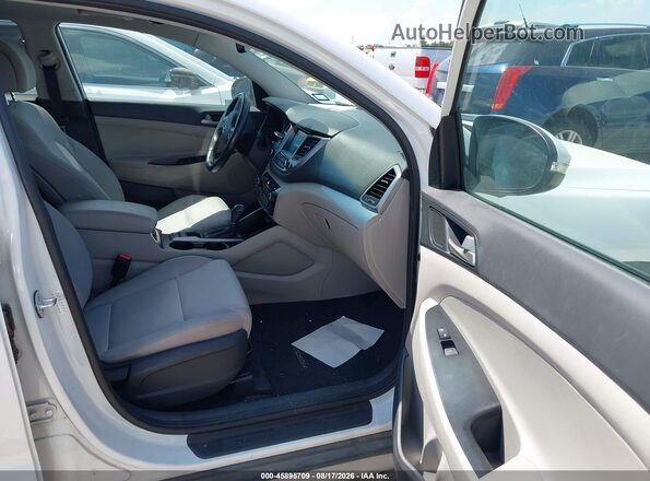 KM8J33A23JU773676 2018 HYUNDAI TUCSON White Front interior view