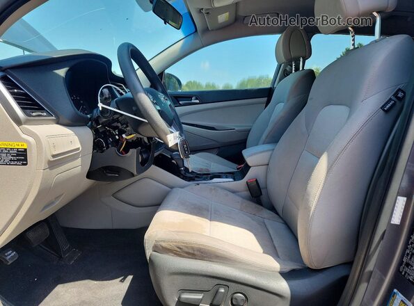 KM8J33A25HU577412 2017 HYUNDAI TUCSON Серый Вид салона спереди