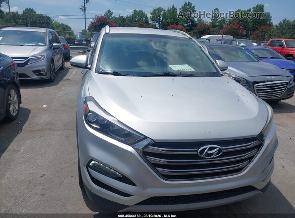 KM8J33A28JU758445 2018 HYUNDAI TUCSON Серебряный Вид спереди