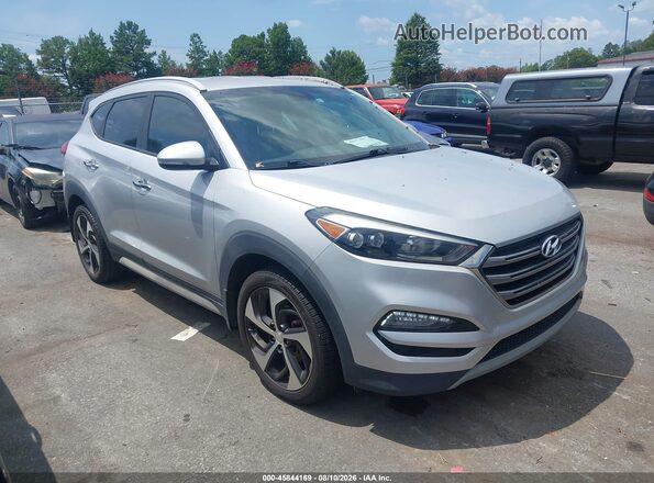 KM8J33A28JU758445 2018 HYUNDAI TUCSON Серебряный Вид задней части салона