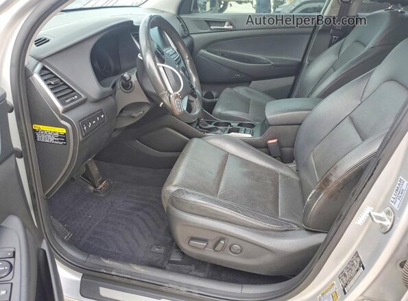 KM8J33A2XJU655978 2018 HYUNDAI TUCSON Белый Вид салона спереди