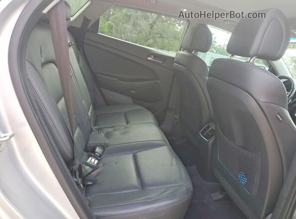 KM8J33A2XJU655978 2018 HYUNDAI TUCSON Белый Вид задней части салона
