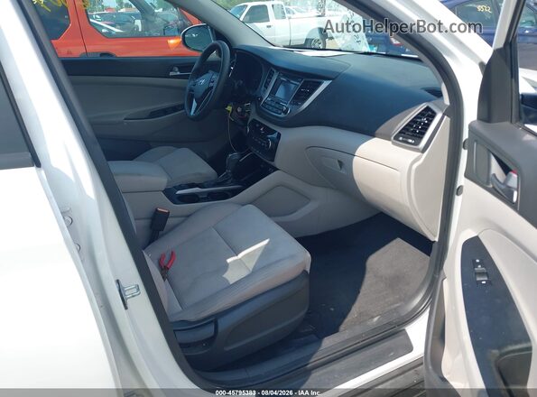 KM8J33A41GU072502 2016 HYUNDAI TUCSON Белый Вид салона спереди
