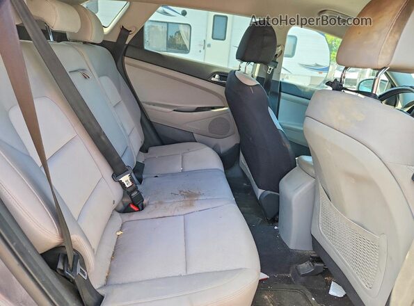 KM8J33A42JU620921 2018 HYUNDAI TUCSON Gray Вид задньої частини салону