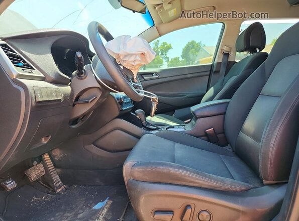 KM8J33A43HU326552 2017 HYUNDAI TUCSON Черный Вид салона спереди