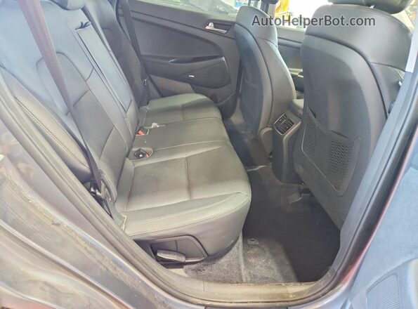 KM8J33A44JU800563 2018 HYUNDAI TUCSON Gray Rear interior view