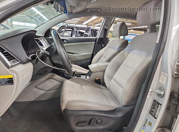 KM8J33A45GU090985 2016 HYUNDAI TUCSON Серебряный Вид салона спереди