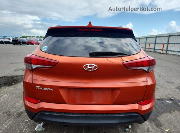 KM8J33A46HU406203 2017 HYUNDAI TUCSON Orange Widok z tyłu