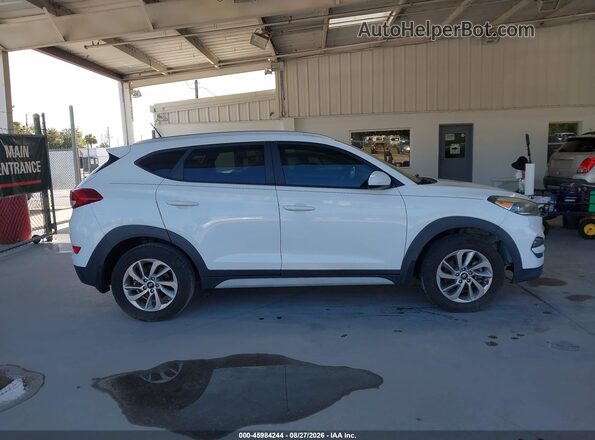 KM8J33A47HU506844 2017 HYUNDAI TUCSON White Вид задньої частини салону