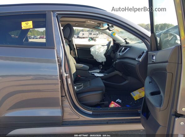 KM8J3CA21JU619919 2018 HYUNDAI TUCSON Gray Вид салону спереду