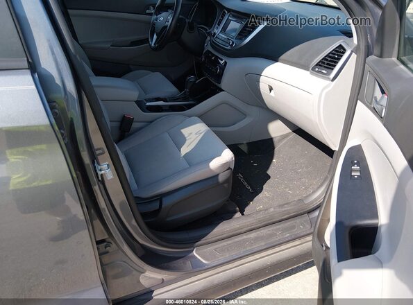 KM8J3CA23GU164743 2016 HYUNDAI TUCSON Gray Вид салону спереду