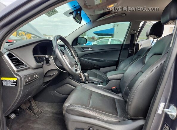 KM8J3CA27HU427625 2017 HYUNDAI TUCSON Серый Вид салона спереди