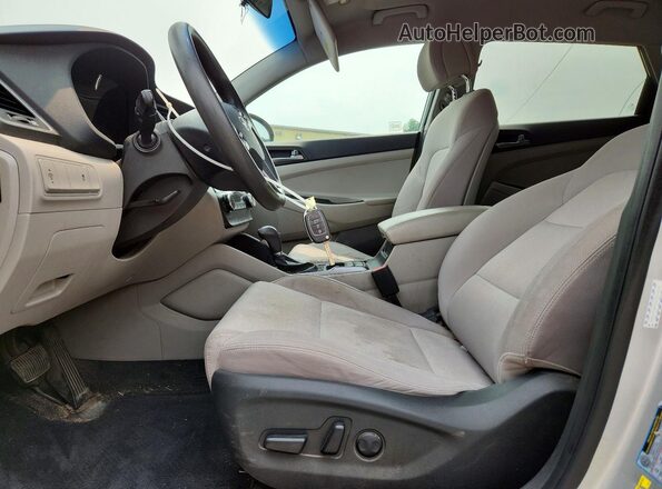 KM8J3CA42HU557443 2017 HYUNDAI TUCSON Silver Widok wnętrza z przodu