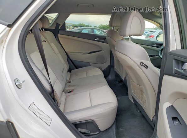 KM8J3CA44HU297465 2017 HYUNDAI TUCSON White Widok wnętrza z tyłu