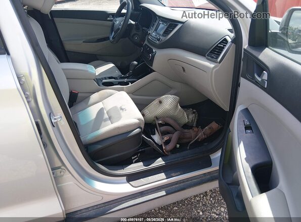 KM8J3CA44HU398487 2017 HYUNDAI TUCSON Silver წინა სალონის ხედი
