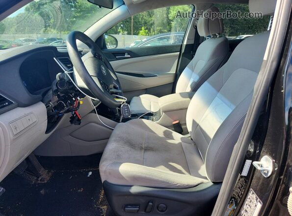 KM8J3CA45HU427169 2017 HYUNDAI TUCSON Черный Вид салона спереди