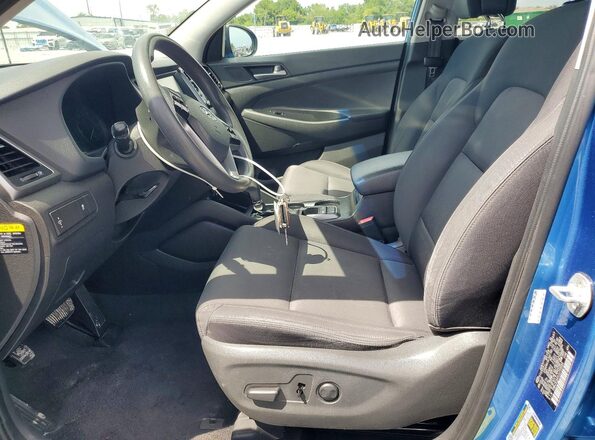 KM8J3CA46JU735683 2018 HYUNDAI TUCSON Синий Вид салона спереди