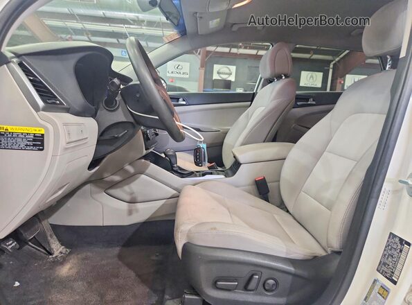 KM8J3CA48JU674482 2018 HYUNDAI TUCSON Белый Вид салона спереди